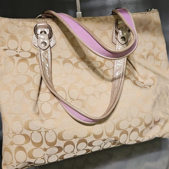 COACH EUC POPPY TOTE AND MATCHING WRISLET BUNDLE - Picture 8 of 16